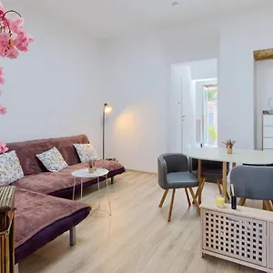 Apartment Large In Centre Pula!, Pula